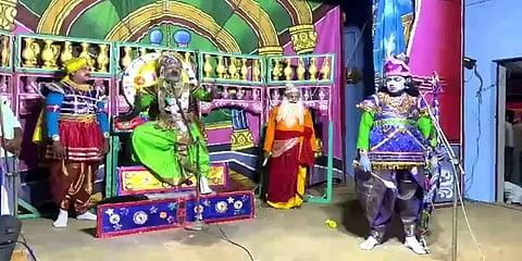 வைகுண்ட ஏகாதசி: கண்விழிக்க வேண்டி சரித்திர நாடகங்களை நடத்தும் கிராம மக்கள்