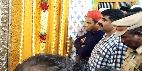 நாகூர் தர்காவில் கோலகலமாக நடந்த சந்தனக்கூடு ஊர்வலம்! ஆட்டோவில் சென்று இறங்கிய ஏஆர்.ரஹ்மான்