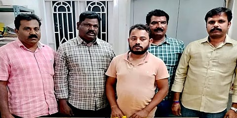 கோவை: பதுக்கிவைக்கப்பட்ட 6.5 கிலோ கஞ்சா சாக்லெட்... ரகசிய தகவலால் அலர்ட்டான காவல்துறை!