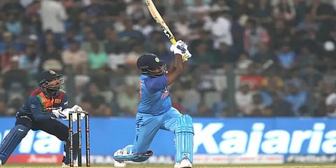 கேட்ச் பிடிக்கும்போது காயமடைந்த சஞ்சு சாம்சன்! 2வது டி20-ல் விளையாடுவதில் சந்தேகம்?