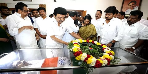 மறைந்த ஈரோடு எம்.எல்.ஏ திருமகன் உடலுக்கு முதல்வர் ஸ்டாலின், அமைச்சர்கள் அஞ்சலி