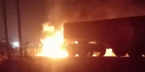 ட்ரக் - பைக் விபத்தில் 3.5 கி.மீக்கு இழுத்துச்செல்லப்பட்ட உ.பி பெண்! தொடரும் மரணங்கள்