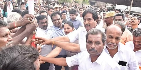 ``அலங்காநல்லூர் ஜல்லிக்கட்டின் அனைத்து காளைகளுக்கும் தங்கக்காசு!”- அமைச்சர் மூர்த்தி