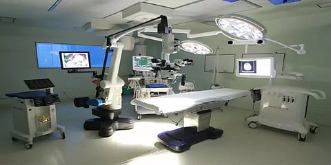 ஆபரேஷன் தியேட்டரில் கொடூரம்: மயக்க நிலையில் இருந்த பெண் நோயாளி பாலியல் வன்கொடுமை