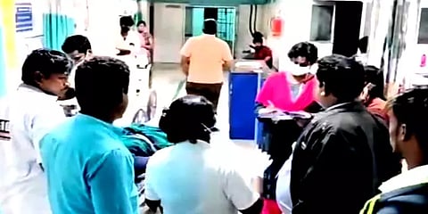 இரவில் டிப்பர் லாரி மீது மோதிய கார்... 5 வயது சிறுமி உட்பட இருவருக்கு நேர்ந்த துயரம்!