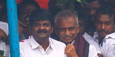 தச்சங்குறிச்சி ஜல்லிக்கட்டு: அசால்ட்டாக வெற்றிபெற்ற முன்னாள் அமைச்சர் விஜயபாஸ்கர் காளைகள்!