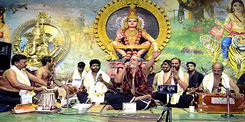 சபரிமலையில் பக்திப் பாடல்கள் பாடி பக்தர்களை பரவசப்படுத்திய பிரசாந்த் வர்மா