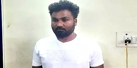 பாலியல் வன்கொடுமை: சிறுமியை நண்பர்களுக்கு இறையாக்க முயன்ற பாட்டு வாத்தியார் கைது