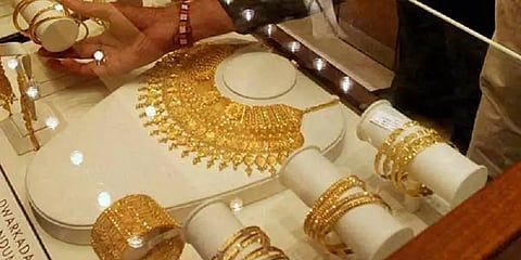 ஷாக் அடிக்கும் தங்கத்தின் விலை.. நகைப் பிரியர்கள் அதிர்ச்சி!