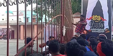 திரையரங்குகள் முன்பு கட்டுக்கடங்காத ரசிகர்கள் கூட்டம்.. சில இடங்களில் அத்துமீறல்!-தொகுப்பு