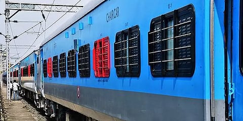 ”அச்சுறுத்தவே அப்படி செய்தேன்” - இன்டர்சிட்டி ரயிலில் வெடிகுண்டு புரளி கிளப்பிய நபர் கைது