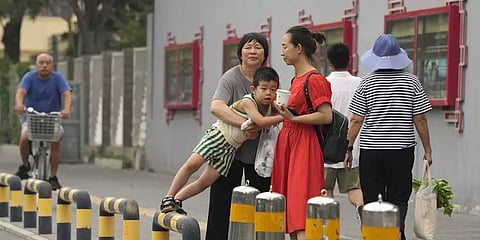 60 ஆண்டுகளில் முதன்முறையாக சுருங்கும் மக்கள்தொகை - சீனாவில் என்ன நடக்கிறது?