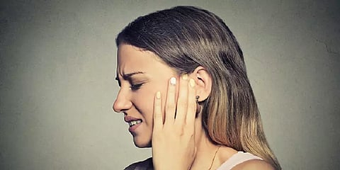 குளிர்காலத்தில் காதடைப்பு அதிகம் ஏற்படுவது ஏன்? சில எளிய தீர்வுகள்