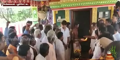 வேங்கைவயல்: சமூக நல்லிணக்கத்தை ஏற்படுத்த 3 சமூக மக்கள் சேர்ந்து சமத்துவ பொங்கல் வழிபாடு!