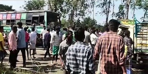 ஜல்லிக்கட்டு முடிந்து வீடு திரும்பியபோது விபத்து: காளைகள், இளைஞர்கள் பலியான சோகம்