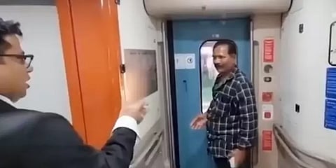 `சும்மா ஃபோட்டோ எடுக்க ஏறினேன் சார்; கதவ தொறங்க ப்ளீஸ்’- வந்தே பாரத் ரயிலில் புலம்பிய நபர்