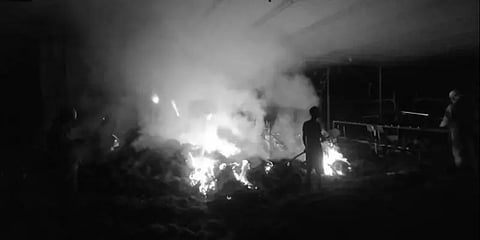 விருதுநகர்: தென்னை நாரிலிருந்து கயிறு தயாரிக்கும் தொழிற்சாலையில் பயங்கர தீ விபத்து