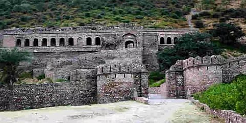 ”வெயில் அஸ்தமனமான பின் தங்கினால் மரணம் தான் பரிசு?!” - பாங்கர் கோட்டையின் திகில் வரலாறு!