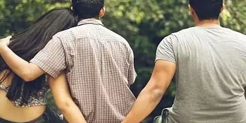 ஒரே நேரத்தில் காதலி வீட்டுக்குச் சென்ற இரண்டு காதலர்கள்! சினிமாவை மிஞ்சிய கிளைமாக்ஸ்!