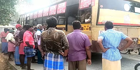 ”ஏம்மா வேற வண்டியே இல்லயா?”.. மூதாட்டியை ஏற்றிச் செல்ல மறுத்த அரசு பேருந்து சிறைபிடிப்பு