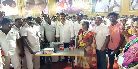 சுய லாபத்துக்காக ஆட்சியை அடகு வைத்தவர்கள் இன்று கட்சியை அடகு வைத்துள்ளனர் - உதயநிதி