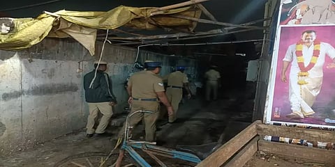 சென்னை கோயம்பேட்டில் போலீசார் அதிகாலையில் திடீர் சோதனை - சந்தேக நபர்கள் விரட்டியடிப்பு