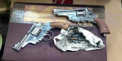 வீட்டை ஜப்தி செய்யச் சென்ற வங்கி அதிகாரிகளுக்கு காத்திருந்த அதிர்ச்சி – நடந்தது என்ன?