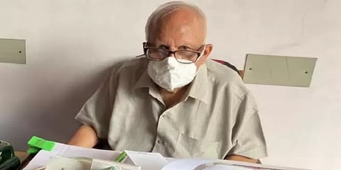 1972ல் 2 ரூபாய்.. 2023ல் 20 ரூபாய்.. மக்களுக்காக கட்டணத்தை உயர்த்தாத ”பத்மஸ்ரீ” டாக்டர்!