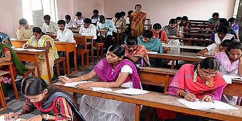 ஆசிரியர் தகுதி தேர்வுத்தாள்-2க்கான நியூ அப்டேட்! 30 பேரின் விண்ணப்பம் நிராகரிப்பு!