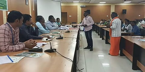 மதுரை: புலம்பெயர்ந்தவர்களின் நிலங்கள் போலி ஆதார் மூலம் அபகரிப்பு - கள ஆய்வில் அதிர்ச்சி!