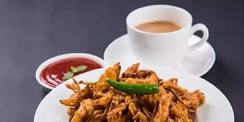 இந்த ஸ்நாக்ஸ்களை டீயுடன் சேர்த்து சாப்பிடுபவரா? ஆபத்து உங்களுக்குத்தான்!