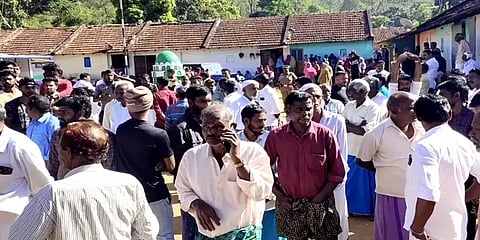 யானை தாக்கியதில் உயிரிழந்த காவலாளி - இறந்தவரின் உடலுடன் 2 நாள்களாக பொதுமக்கள் போராட்டம்