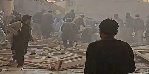 பாகிஸ்தான் மசூதி குண்டுவெடிப்பில் 50 பேர் பலி - காரணம் வெளியிட்டு தலிபான்கள் பொறுப்பேற்பு!