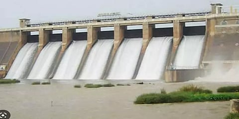 முல்லைப் பெரியாறு அணையில் கண்காணிப்பு குழுவினர் ஆய்வு