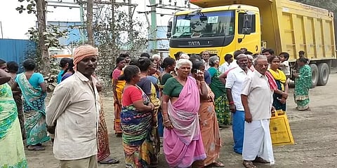 `இந்த தொழிற்சாலையால், எங்களால மூச்சுவிடவே முடியல...’- ஆலையை மூடச்சொல்லி மக்கள் போராட்டம்!