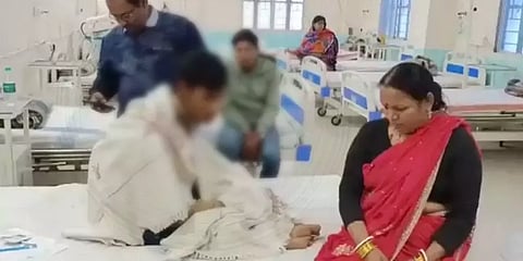 500 மாணவிகளுக்கு மத்தியில் அமரவைக்கப்பட்ட 12-ம் வகுப்பு மாணவர்... அதிர்ச்சியில் மயக்கம்!