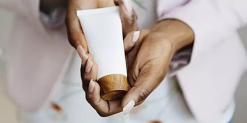 ஃபேர்னஸ் க்ரீம் பயன்படுத்தினால் சிறுநீரகம் பாதிக்கப்படுகிறதா? - ஆய்வில் அதிர்ச்சி!