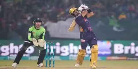 6 பந்துகளில் 6 சிக்ஸர் அடித்து பாகிஸ்தான் வீரர் சாதனை! எந்த போட்டியில் தெரியுமா?