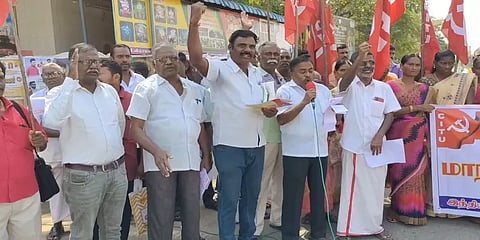 ”ஊரடங்கு போனதும் வேலைய காட்றாங்க..” - வடமாநிலத்தவர்களை நீக்கச் சொல்லி அரியலூரில் போராட்டம்