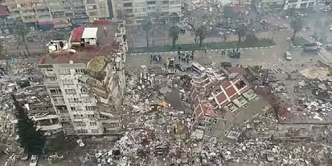 நிலநடுக்கத்தை பயன்படுத்தி தப்பித்த 20 ISIS பயங்கரவாதிகள்! கலவரம் செய்து எஸ்கேப் என தகவல்!