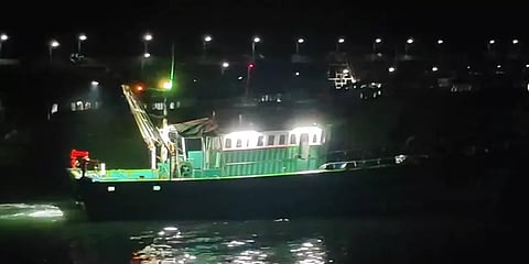 கன்னியாகுமரி: நடுக்கடலில் பயங்கரமாக மோதிக் கொண்ட தமிழக, கர்நாடக மீனவர்கள் - காரணம் என்ன?