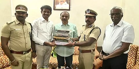 தமிழகத்தில் முதன்முறையாக.. மதுரை மத்திய சிறை கைதிகளுக்கு ஆடியோ, வீடியோவுடன் கூடிய நூலகம்!