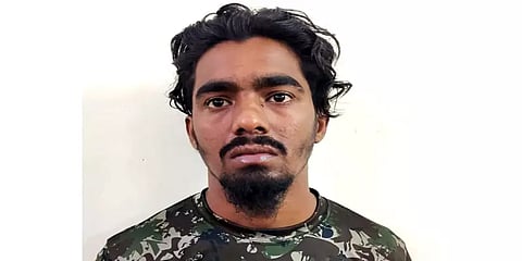 "புஷ்பா பாட்டை சவுண்டா வை" - அடுப்பில் பெட்ரோல் குண்டை பற்ற வைத்து வீசிய நபர் கைது