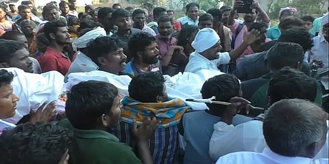 ரவுடிகளால் கொல்லப்பட்ட காவலர் விஜயன் உடலுக்கு 21 குண்டுகள் முழங்க காவல்துறை மரியாதை