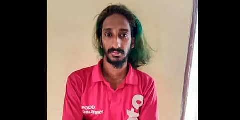 ஆன்லைனில் உணவு டெலிவரி செய்வதுபோல் கஞ்சா விற்றுவந்த நபர் -போலீஸ் வலையில் சிக்கியது எப்படி?