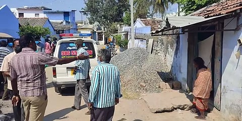 இறந்த கணவன், அம்மா சடலங்களை வீட்டிலேயே வைத்திருந்த பெண்... விசாரணையில் வெளிவந்த பரிதாபம்