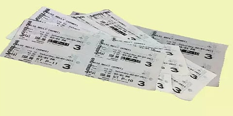 திரையரங்குகள் அதிக கட்டணம் வசூலிக்கிறதா? அரசு கண்காணிக்க நீதிமன்றம் உத்தரவு!