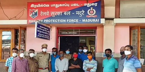 ரயில் நிலையங்களில் சுற்றித்திரிந்த 200+ குழந்தைகளை பத்திரமாக மீட்ட தென்னக ரயில்வே படை!