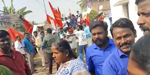 "எங்களை இழிவாக பேசிவிட்டு எங்ககிட்டயே ஓட்டுகேட்டு வர்றீங்களா"- நாதக வேட்பாளர் முற்றுகை!