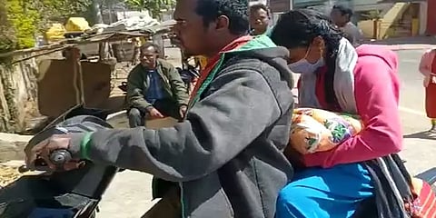 குழந்தையின் சடலத்தை 120 கி.மி ஸ்கூட்டரில் எடுத்துச் சென்ற அவலம்: ஆந்திராவில் அதிர்ச்சி